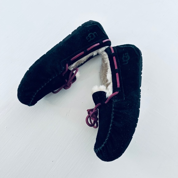UGG KIDS MOCCASINS SIZE 1 suede  and purple lace - Picture 8 of 9